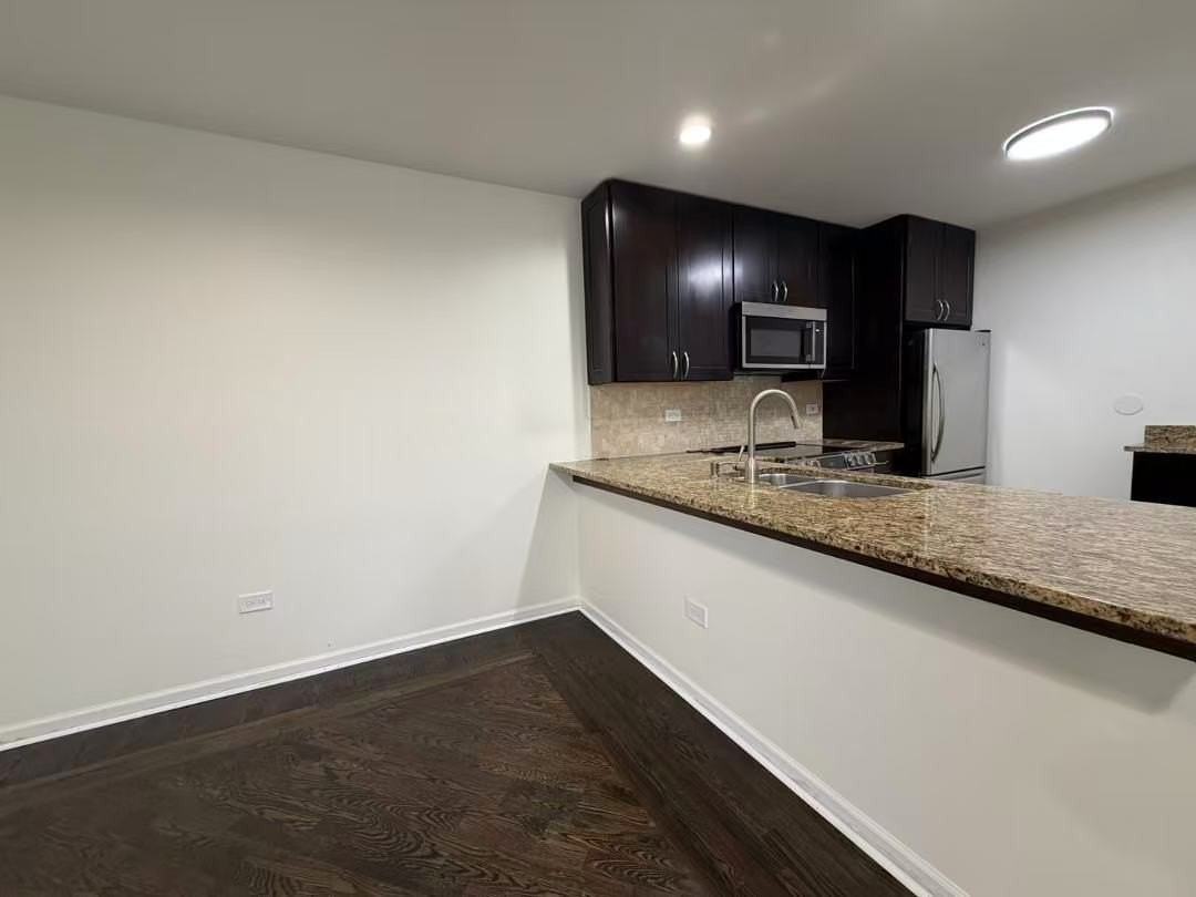 716 Prescott Dr #302 - Photo 7 of 17
