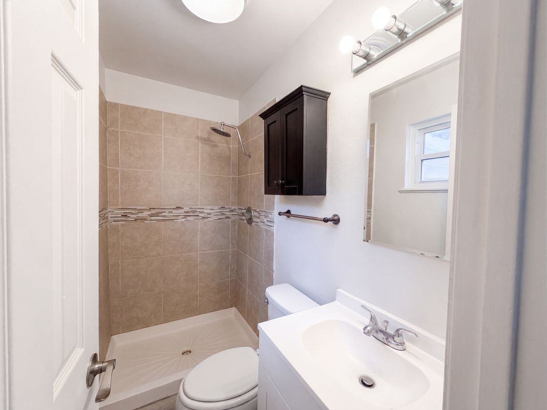 604 Maxine Street Northeast - Photo 2 of 8
