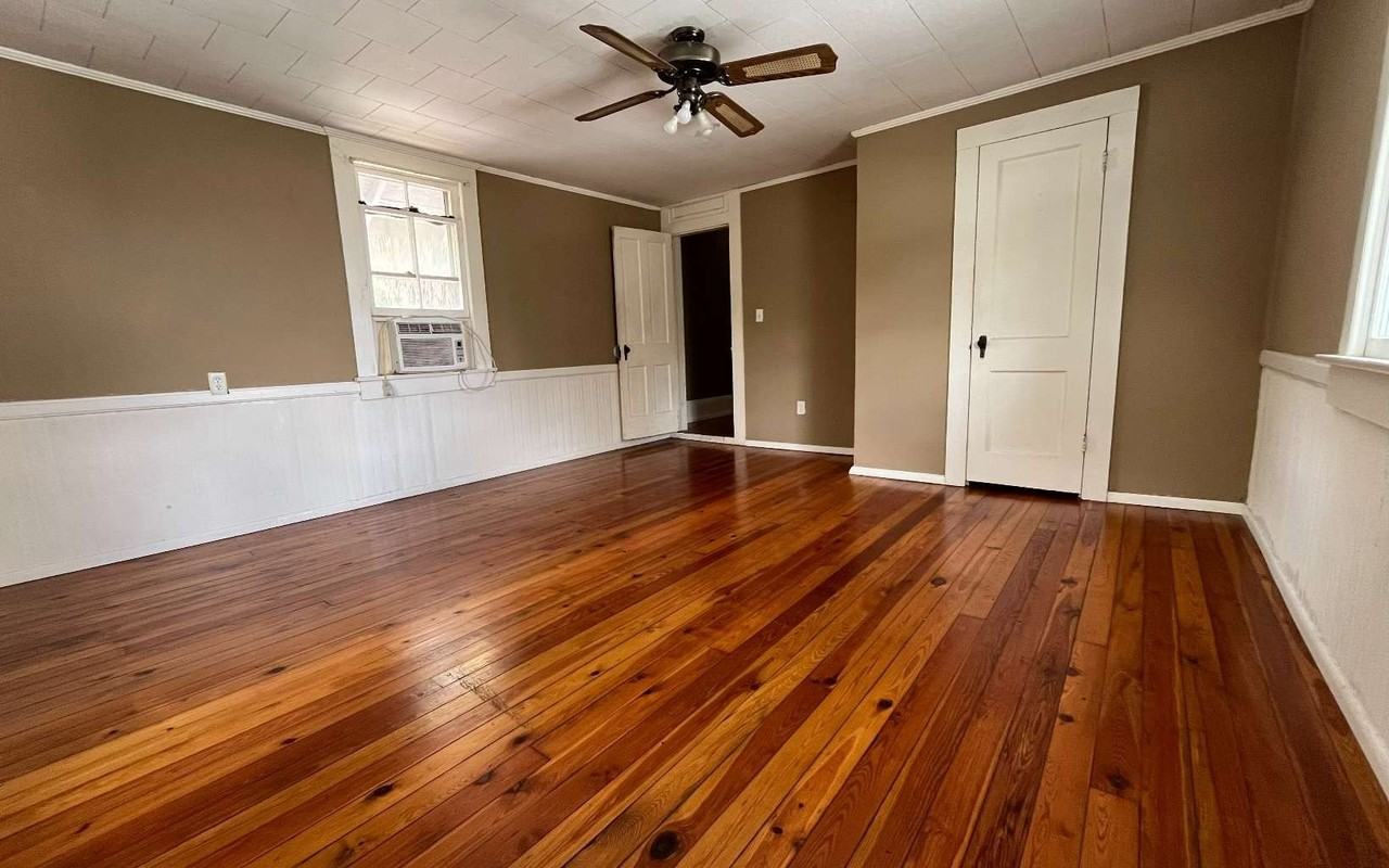 196 Se Camp St - Photo 2 of 4