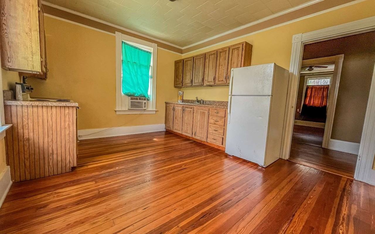 196 Se Camp St - Photo 3 of 4