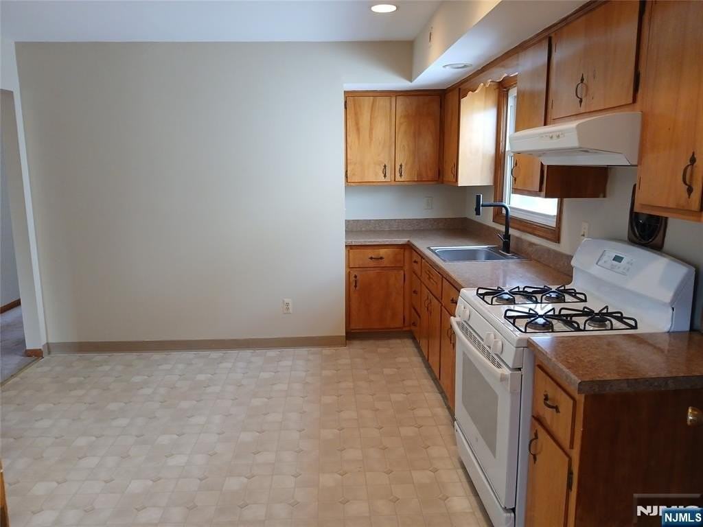 334 Copeland Ave #2 - Photo 6 of 15