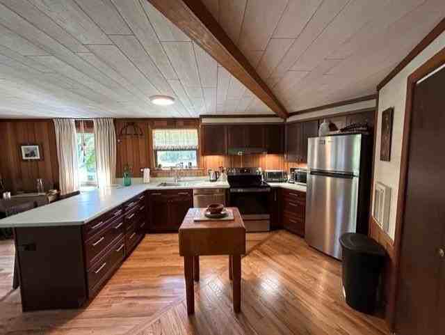 590 Center Rd - Photo 3 of 22