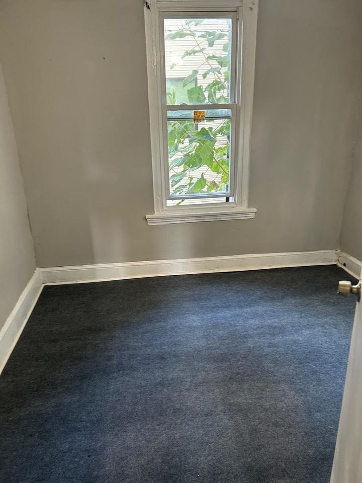 1033 W Monmouth St - Photo 4 of 11