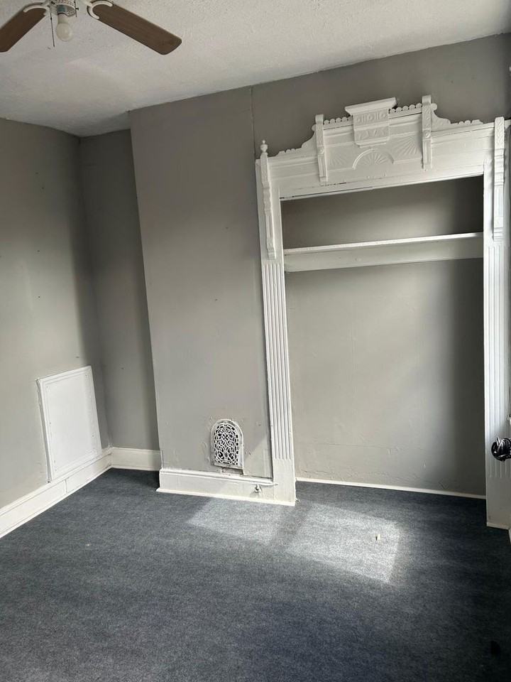 1033 W Monmouth St - Photo 5 of 11