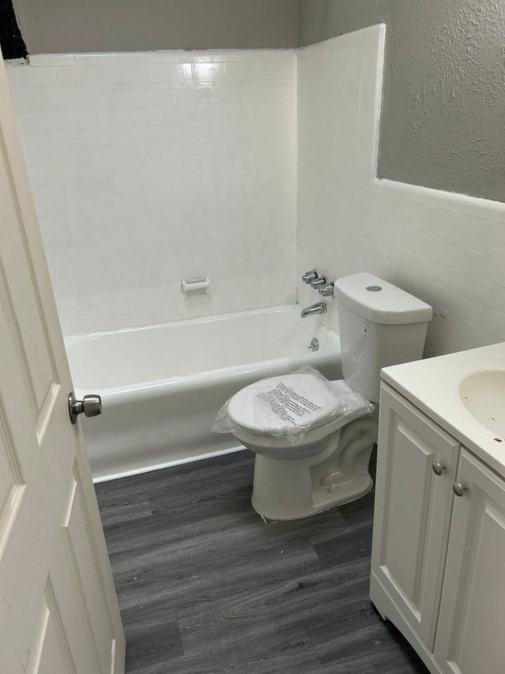 1033 W Monmouth St - Photo 6 of 11