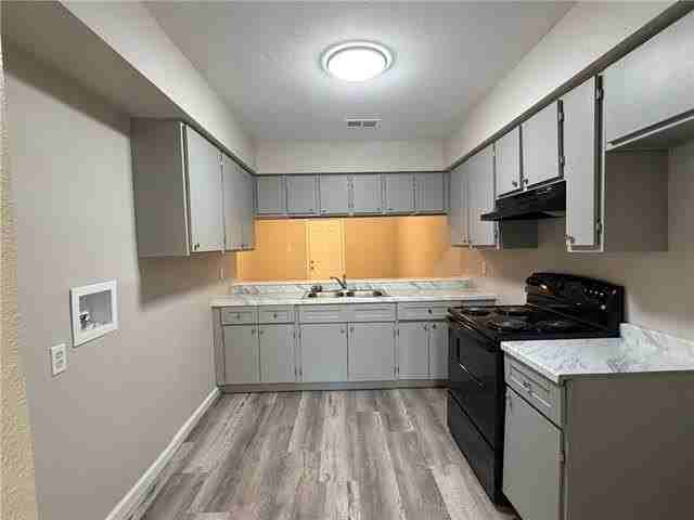736 Walnut St - Photo 4 of 12