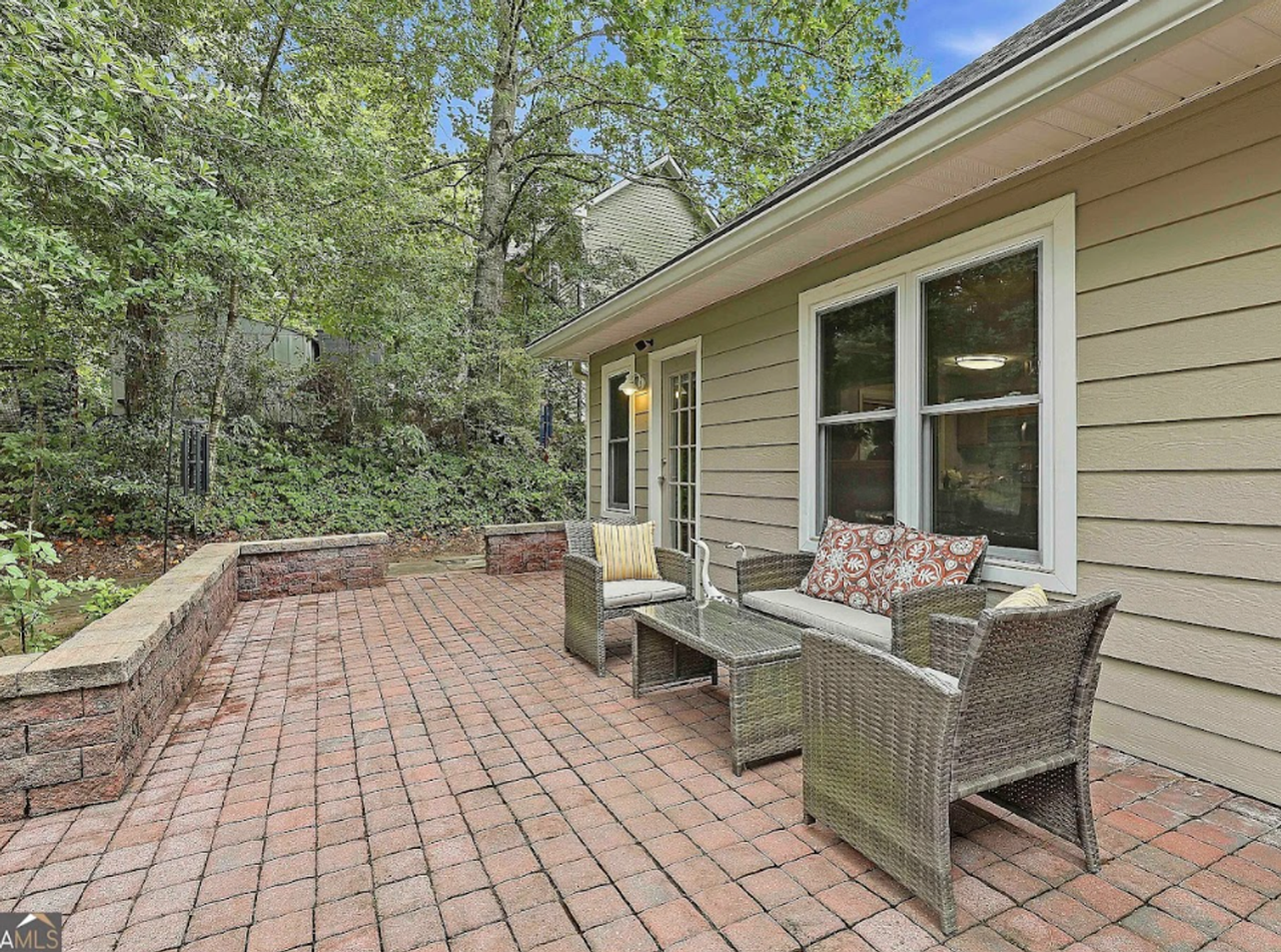 102 Belvedere Ln - Photo 3 of 21