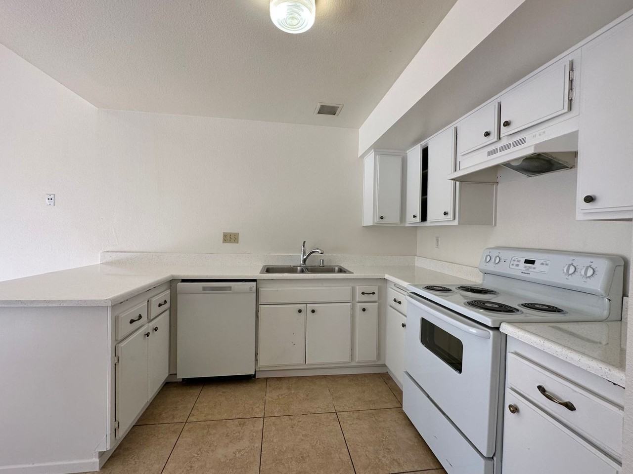 7007 Pembridge Ln - Photo 3 of 12