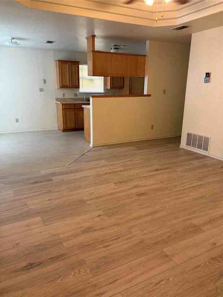 1007 N Howeth St - Photo 2 of 6