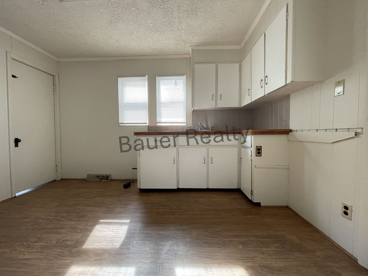 218 Dorchester St - Photo 3 of 11