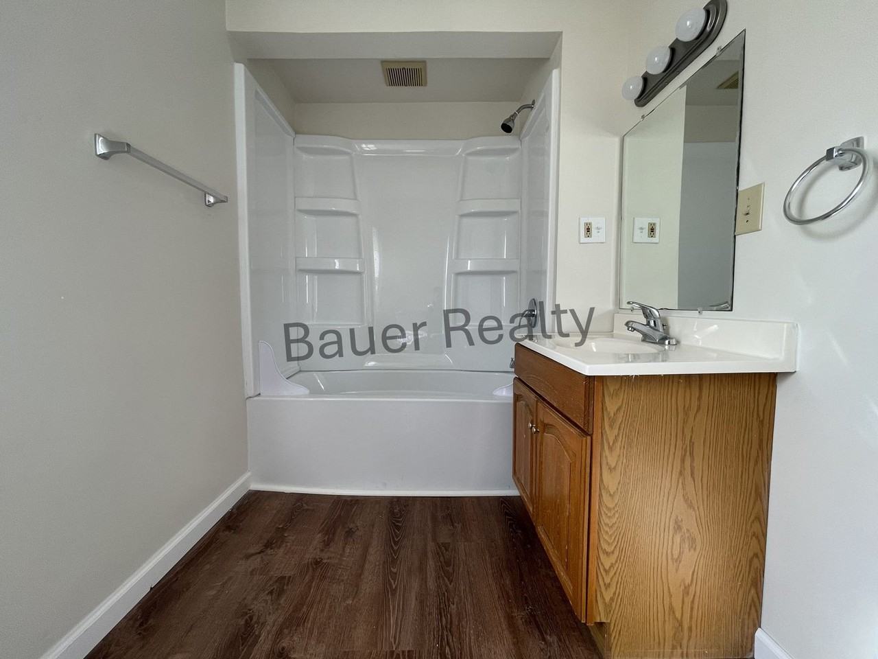 218 Dorchester St - Photo 5 of 11