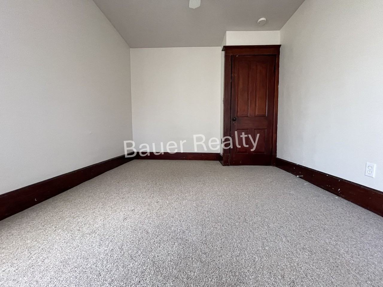 218 Dorchester St - Photo 6 of 11