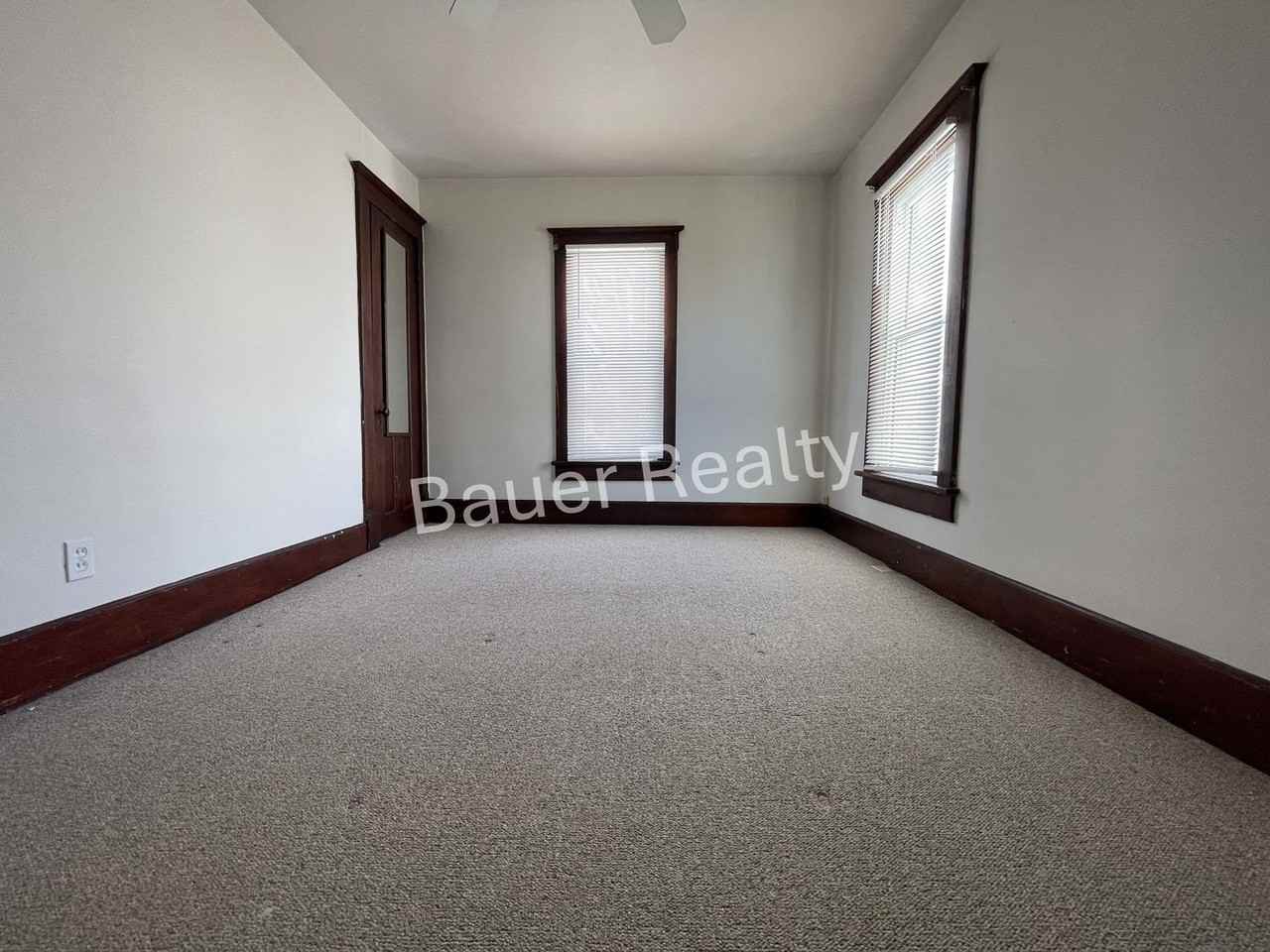 218 Dorchester St - Photo 7 of 11