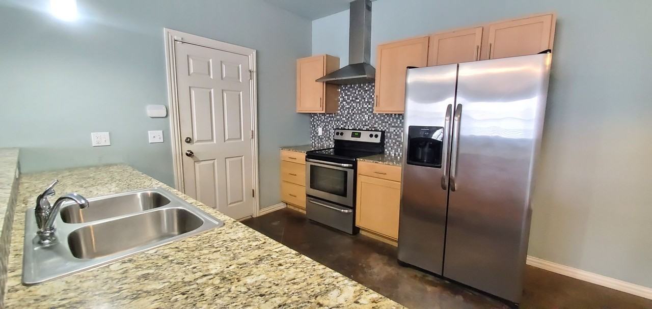 11141 Nw 5th Ter - Photo 2 of 14