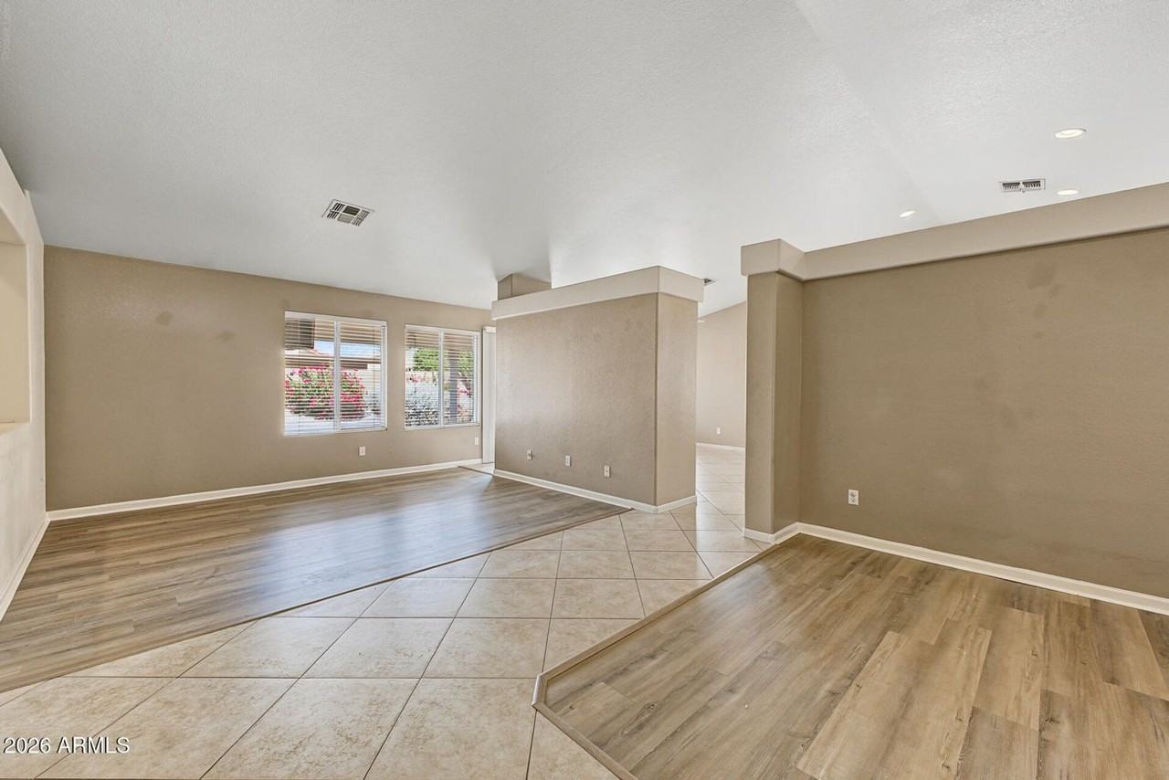 4008 W Bloomfield Rd - Photo 2 of 17