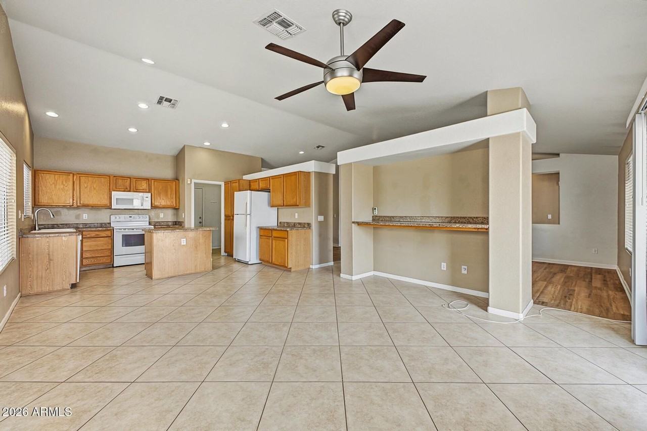 4008 W Bloomfield Rd - Photo 4 of 17