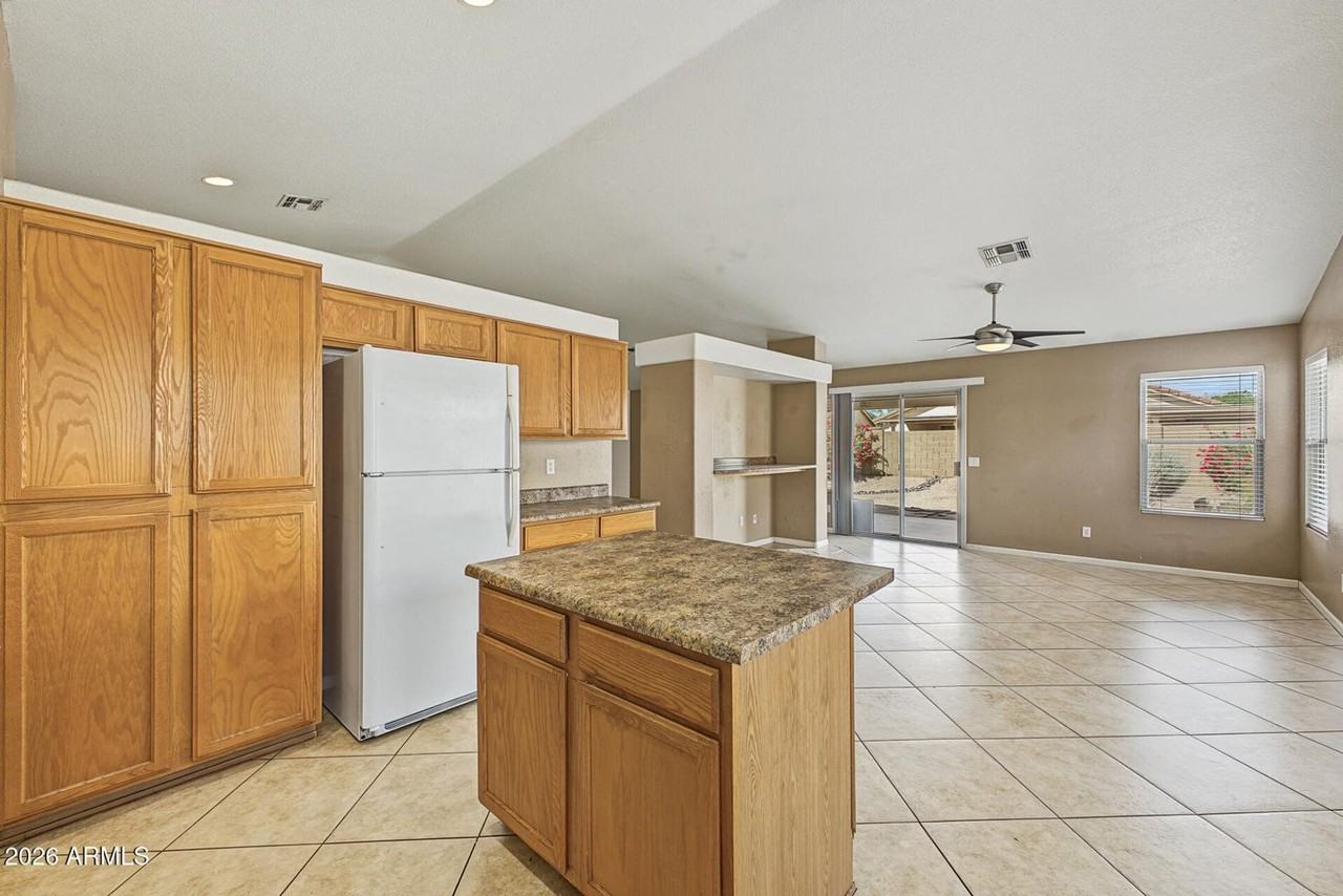 4008 W Bloomfield Rd - Photo 5 of 17