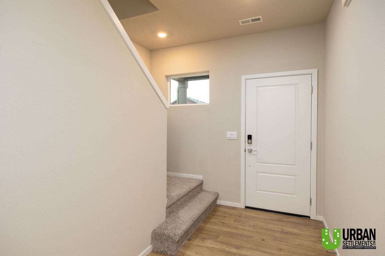 12406 E Dickens Ln - Photo 3 of 43