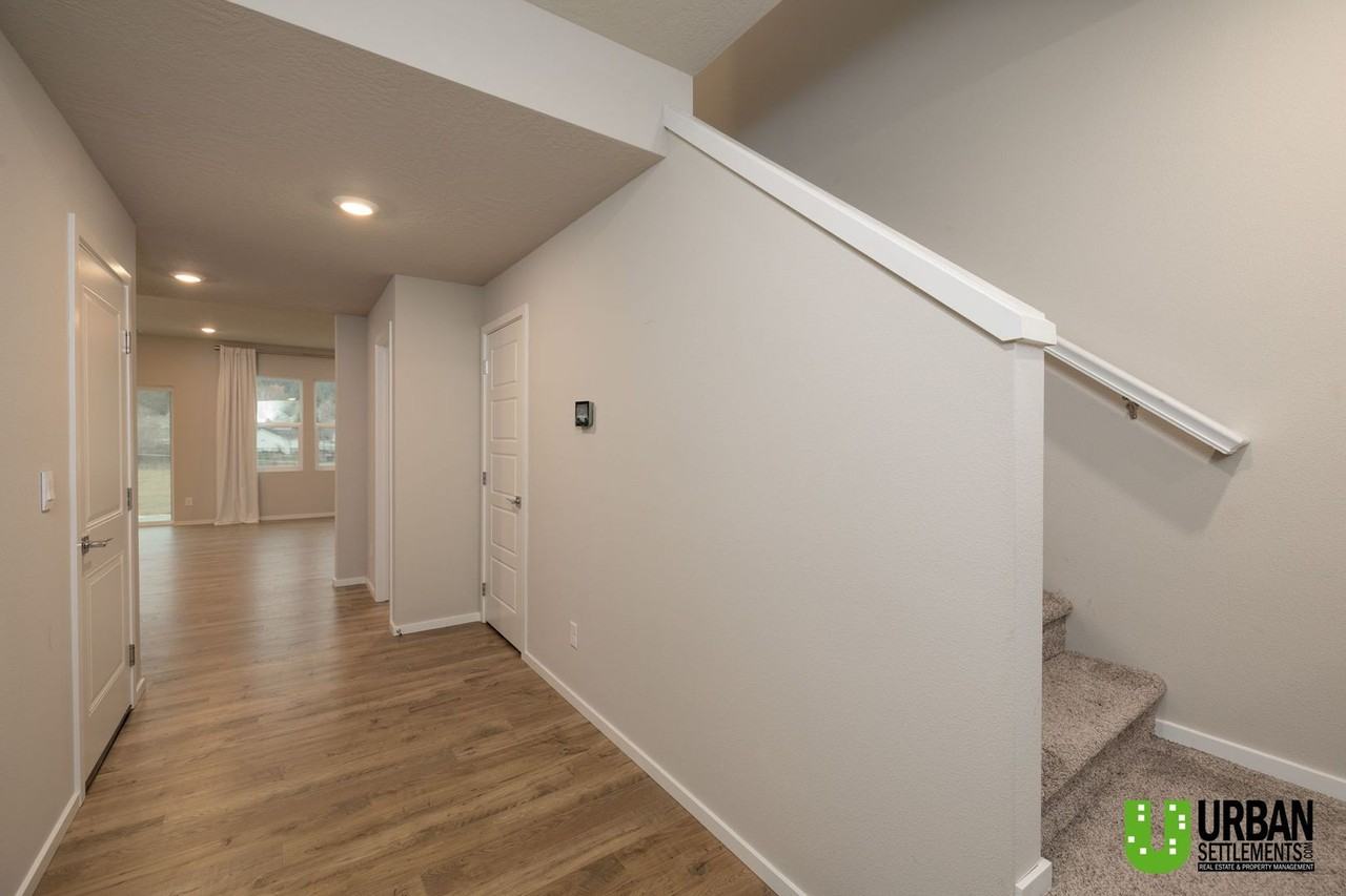 12406 E Dickens Ln - Photo 4 of 43