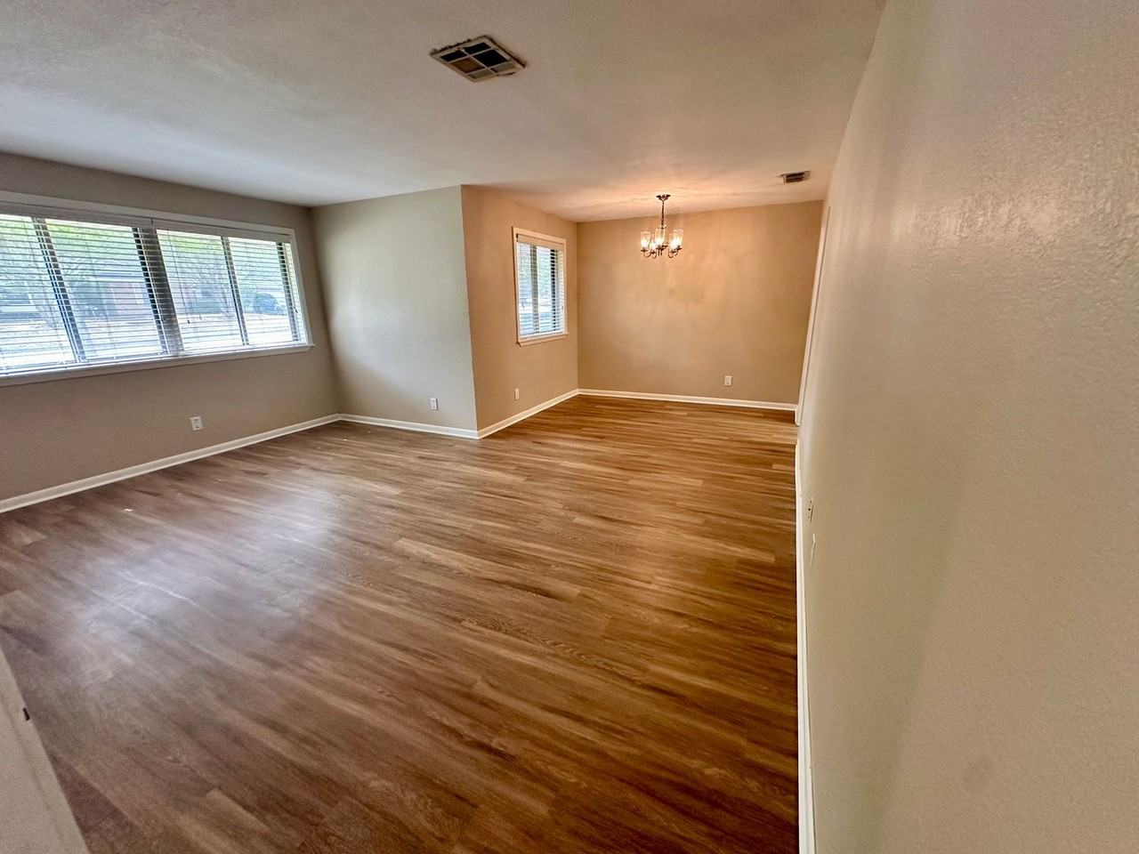 5925 Caldwell St - Photo 4 of 14