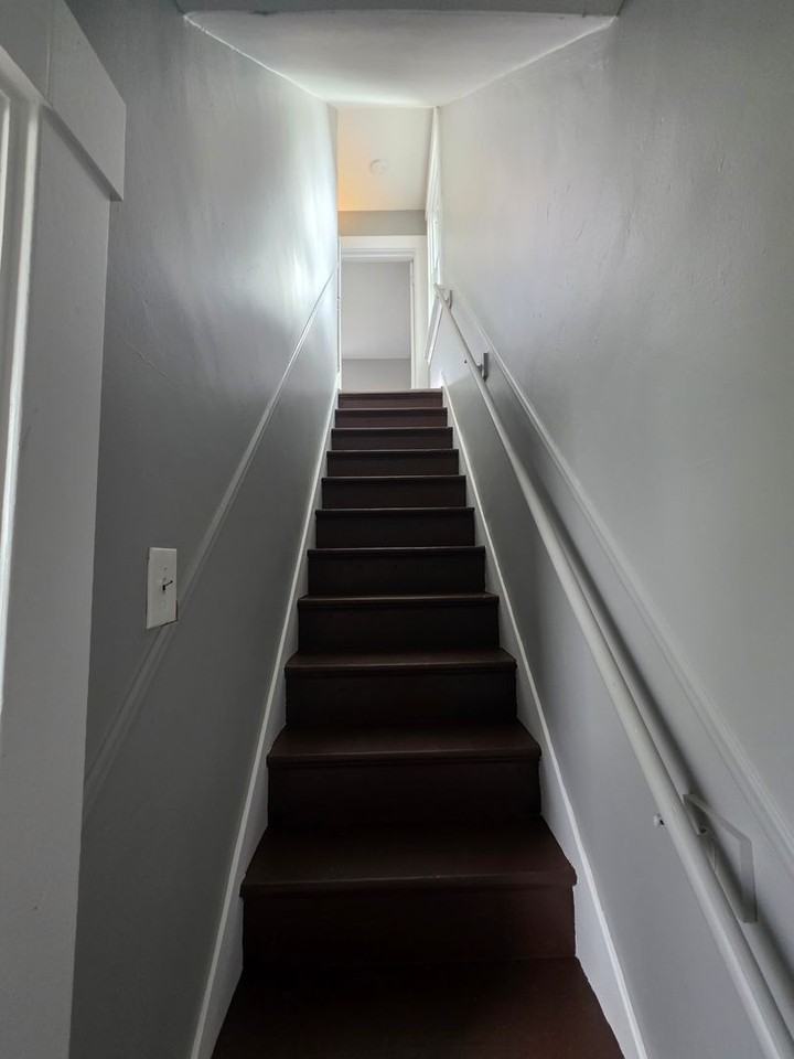 2109 Harbor St - Photo 5 of 10