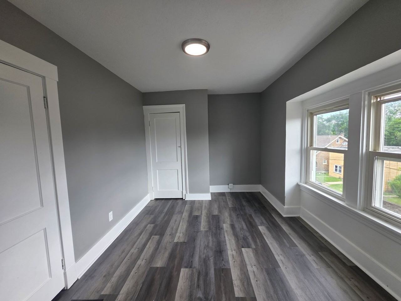 2109 Harbor St - Photo 6 of 10
