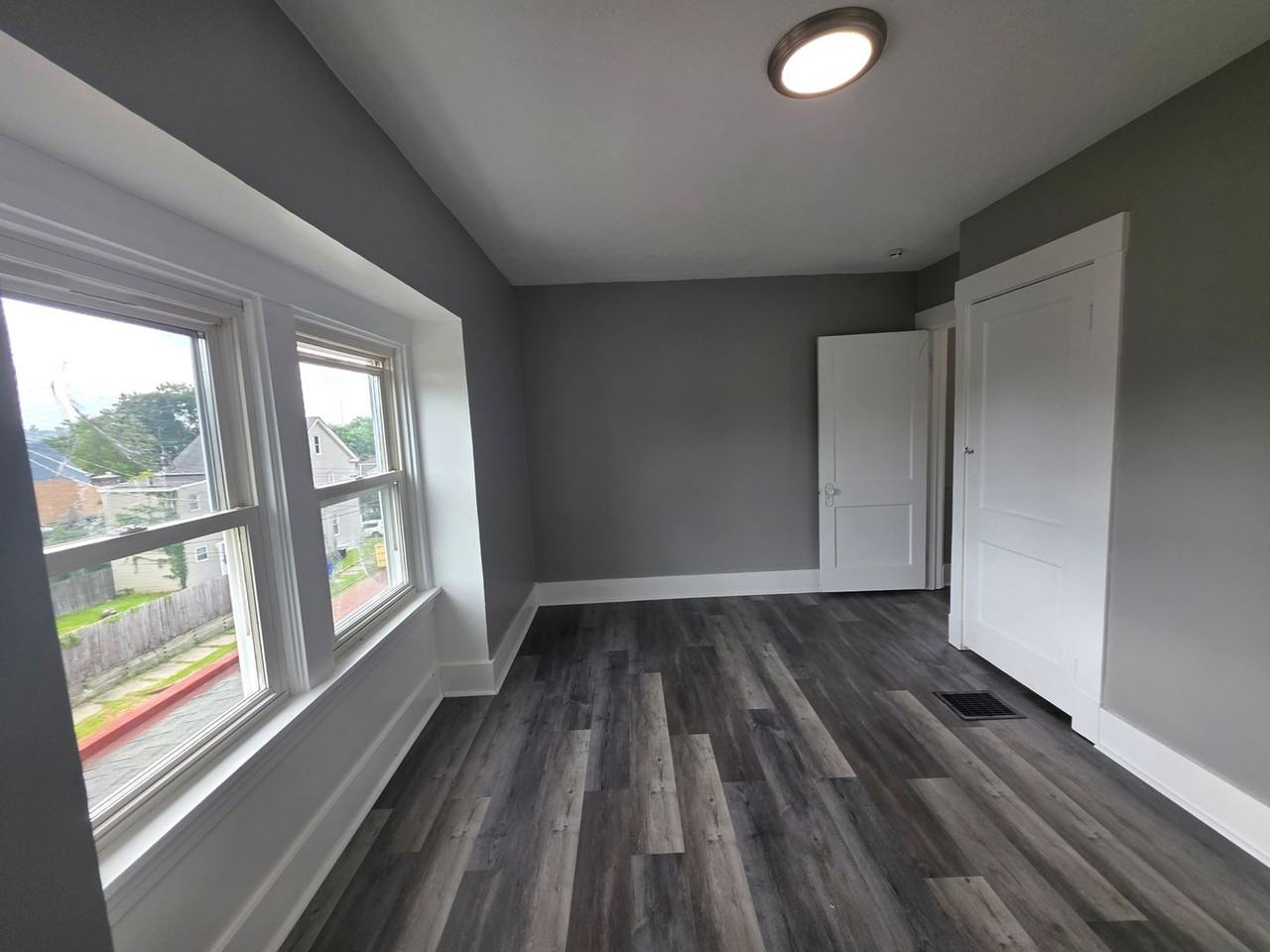 2109 Harbor St - Photo 7 of 10