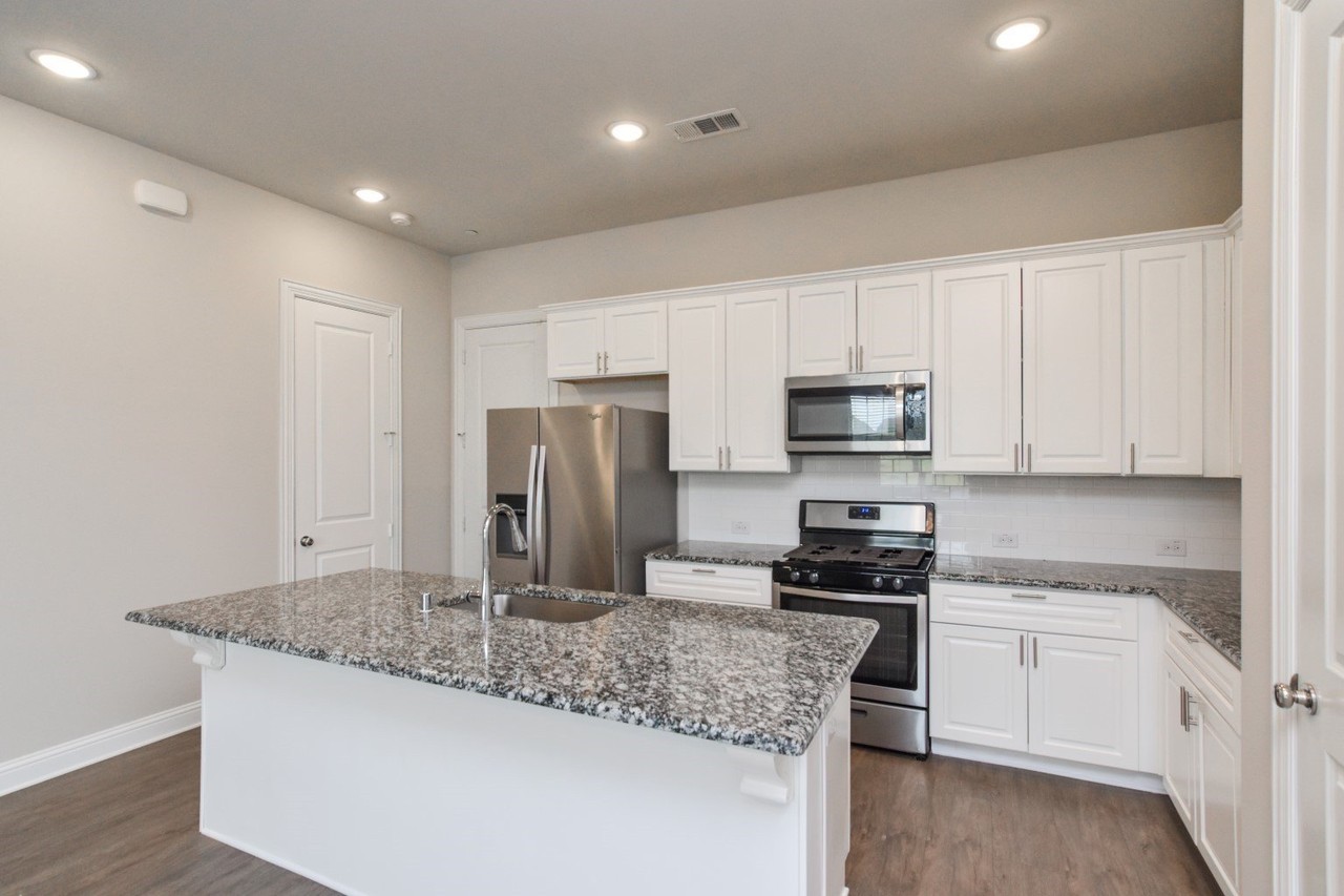 8039 Snowmass Dr - Photo 2 of 22