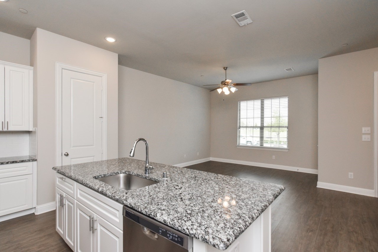 8039 Snowmass Dr - Photo 4 of 22