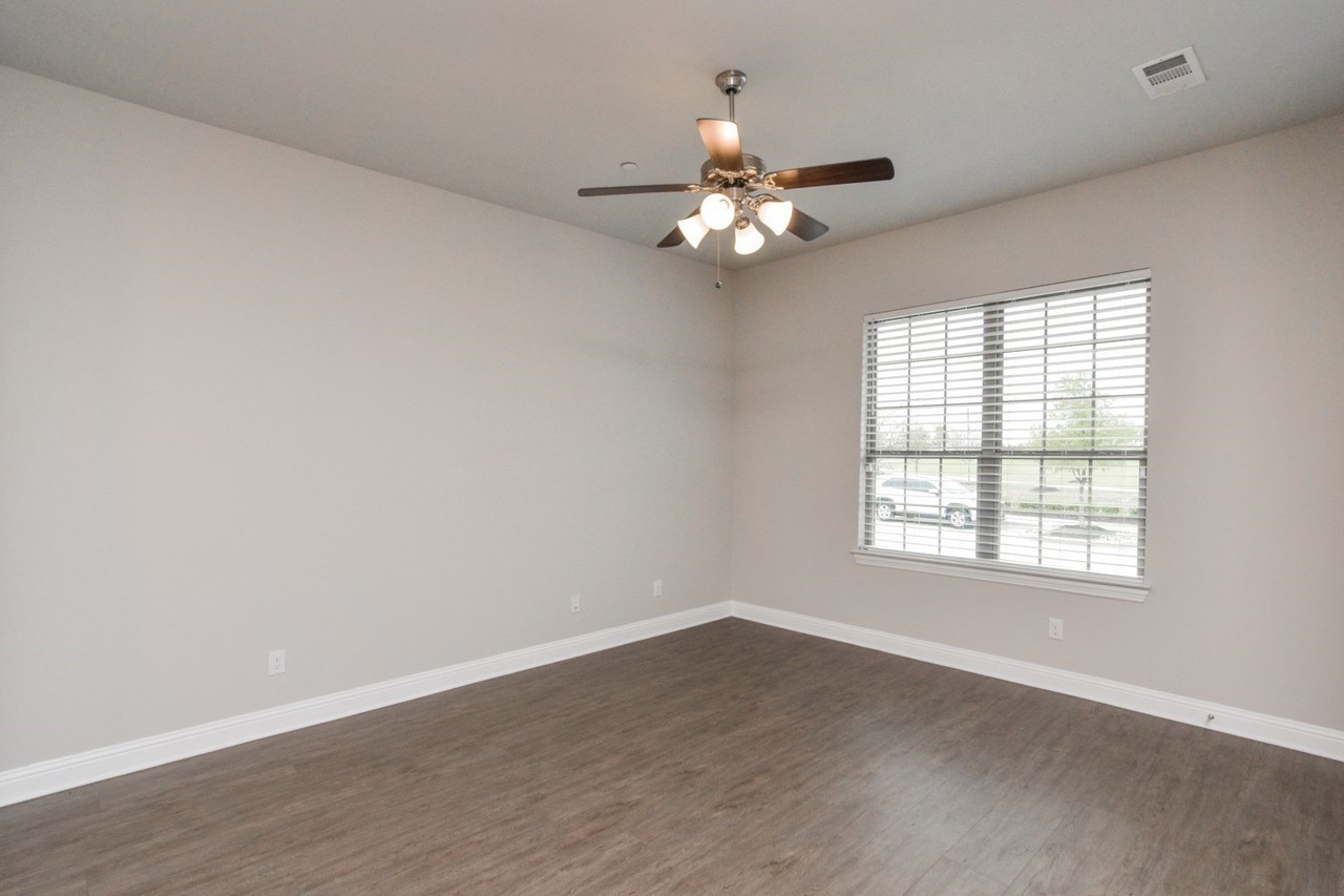 8039 Snowmass Dr - Photo 5 of 22