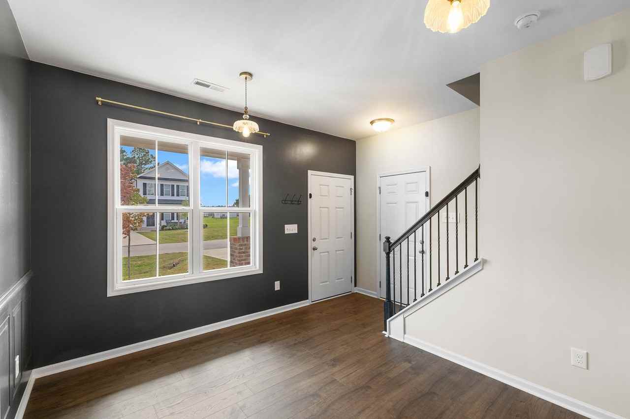 115 Greenhouse St - Photo 5 of 38