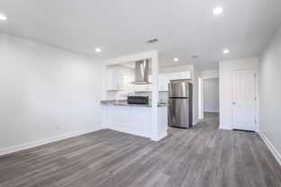 201 N Pierce St - Photo 1 of 1