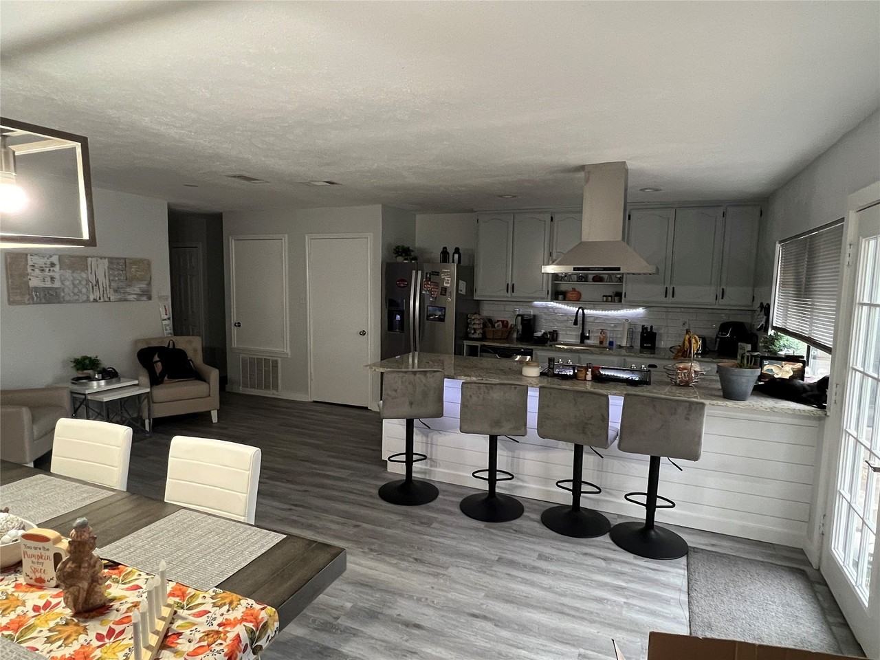5640 Truitt St - Photo 2 of 12
