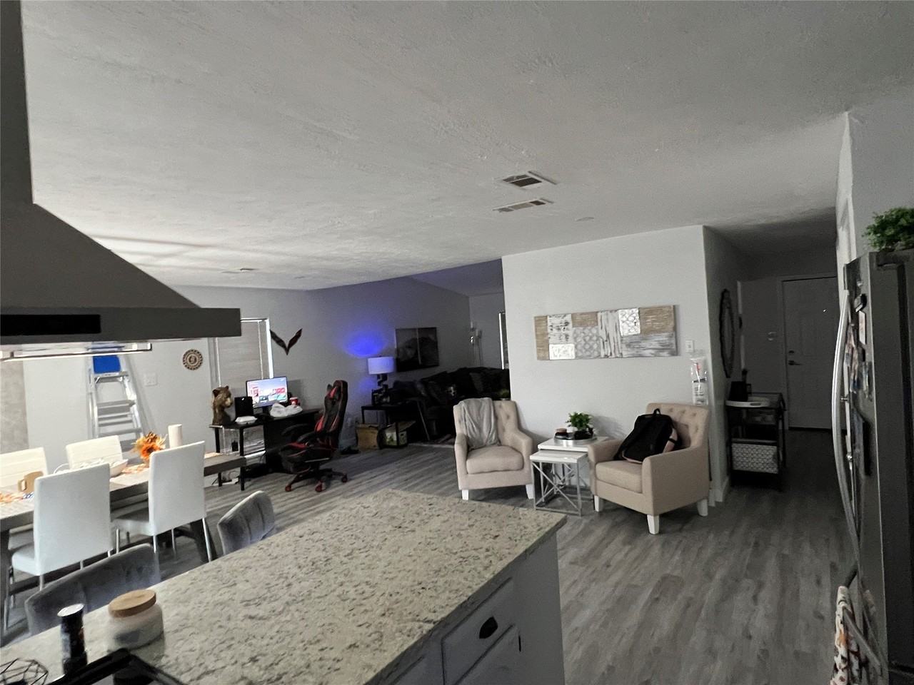 5640 Truitt St - Photo 3 of 12
