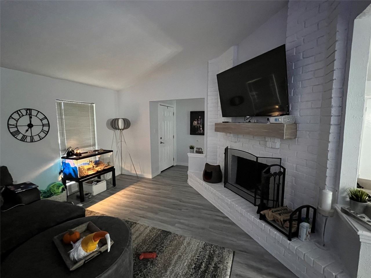 5640 Truitt St - Photo 5 of 12