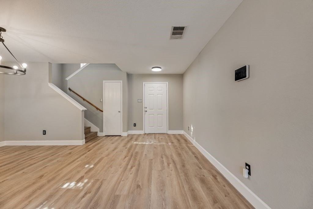 1316 Hunter Ln - Photo 3 of 40