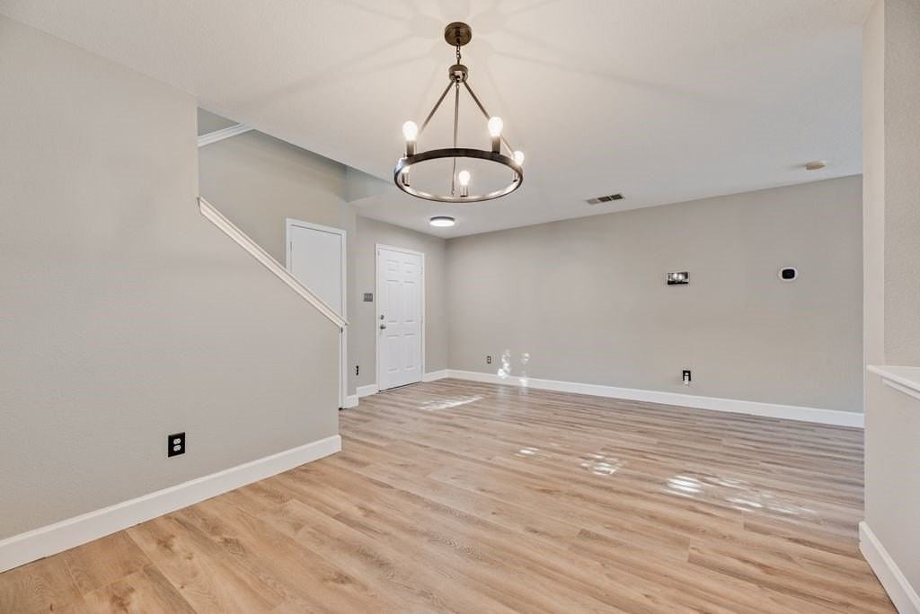 1316 Hunter Ln - Photo 4 of 40