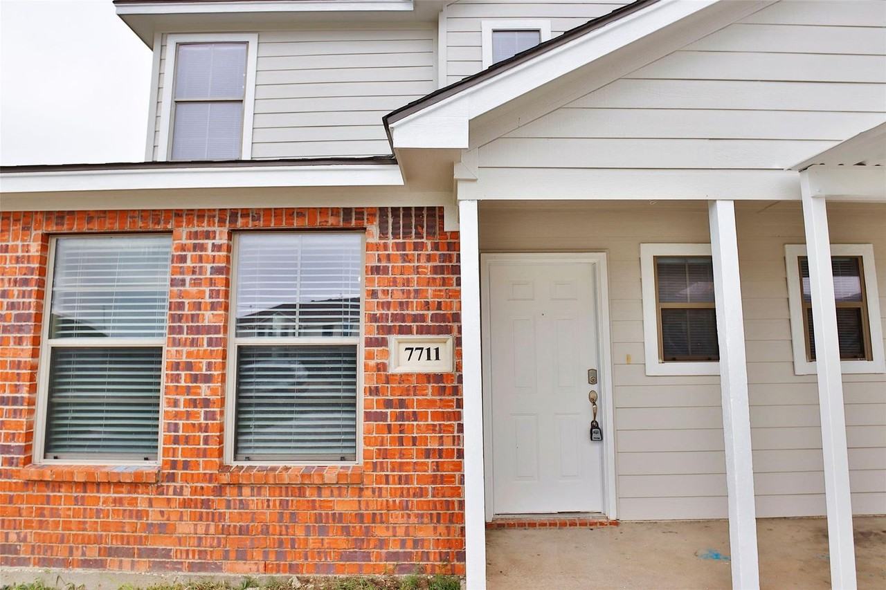 7713 Stanley Ct - Photo 2 of 14