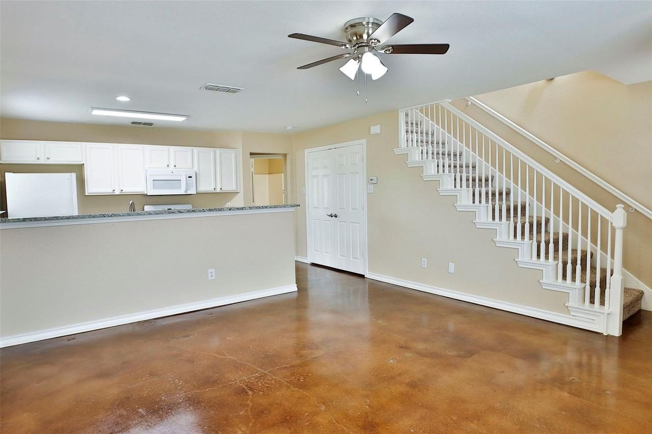 7713 Stanley Ct - Photo 3 of 14