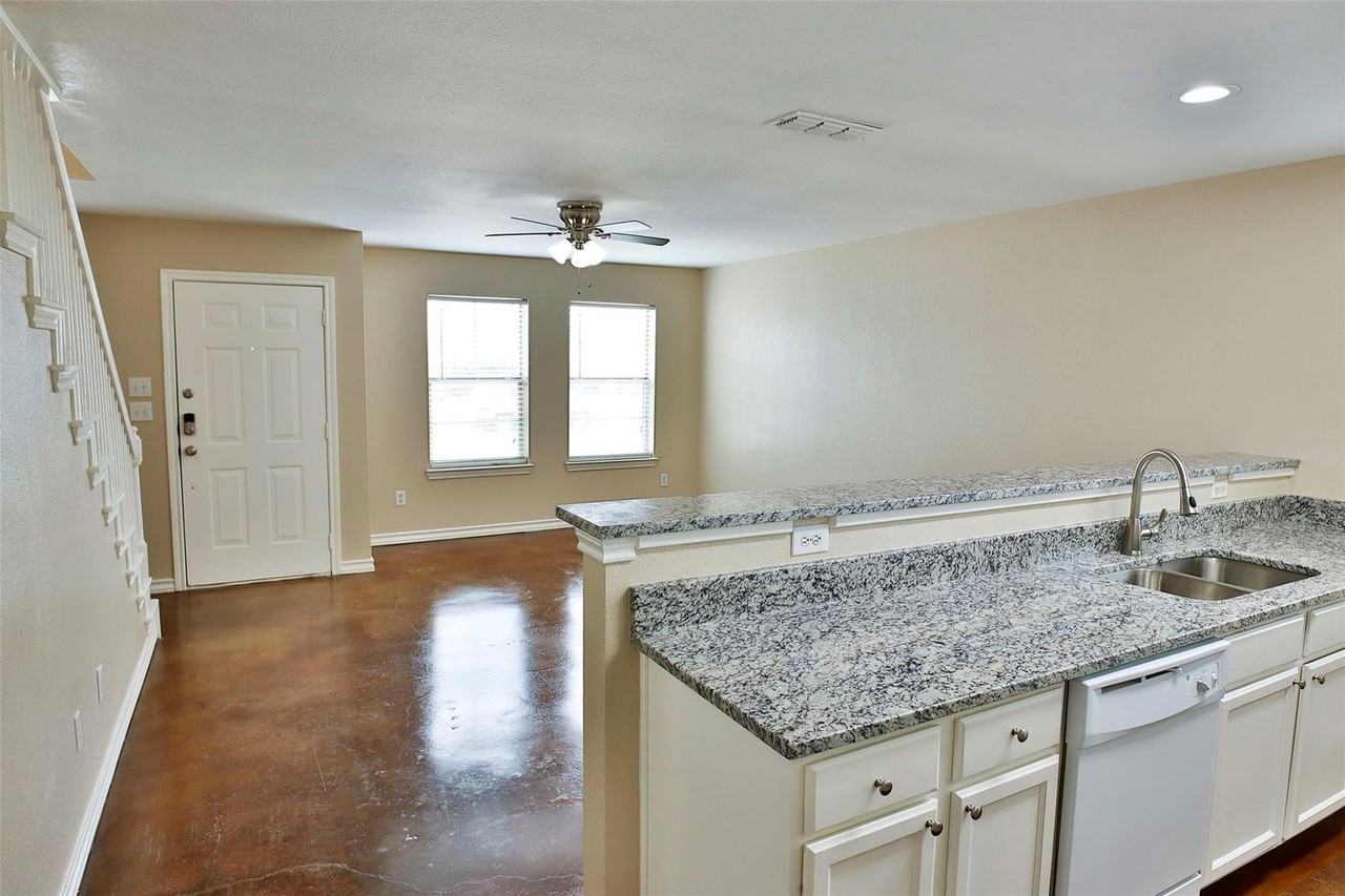 7713 Stanley Ct - Photo 4 of 14