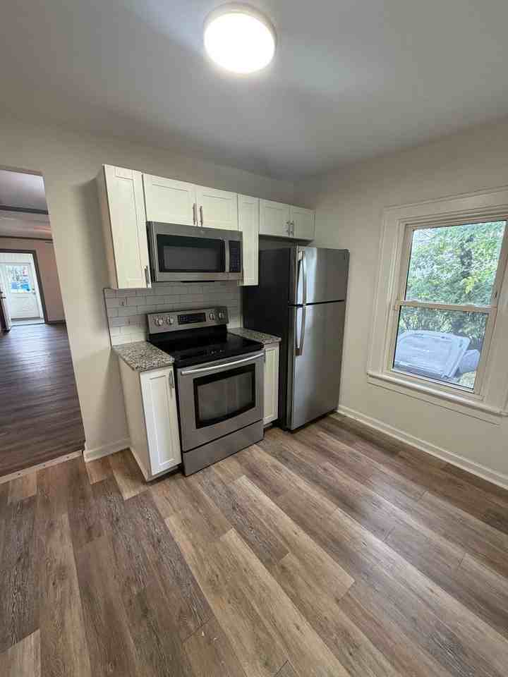 2202 Hamilton Ave - Photo 4 of 17