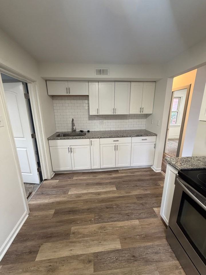 2202 Hamilton Ave - Photo 5 of 17