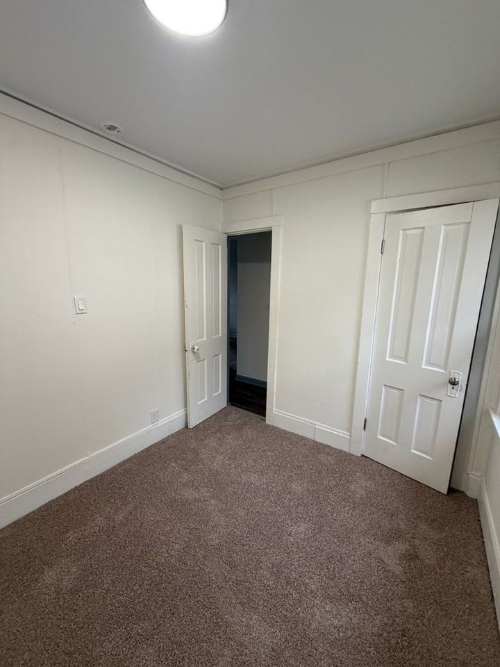 2202 Hamilton Ave - Photo 7 of 17