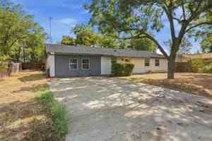 featured image of 208 N Hickory St