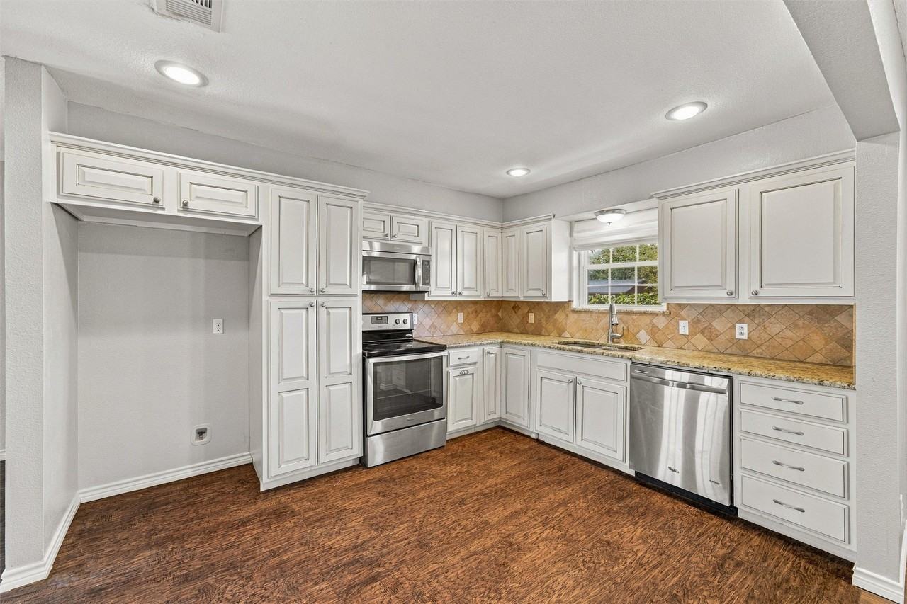 208 N Hickory St - Photo 3 of 18