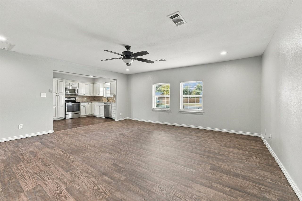 208 N Hickory St - Photo 5 of 18