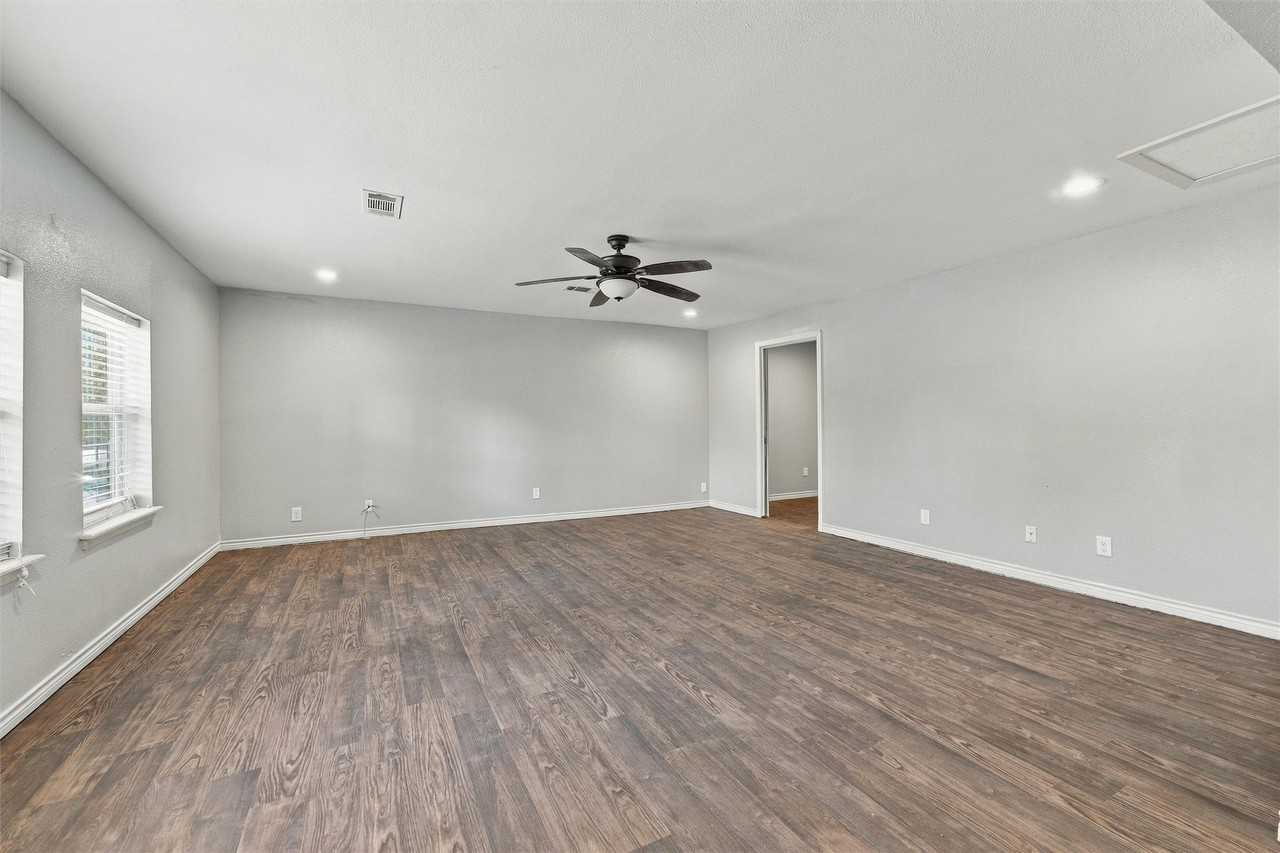 208 N Hickory St - Photo 6 of 18