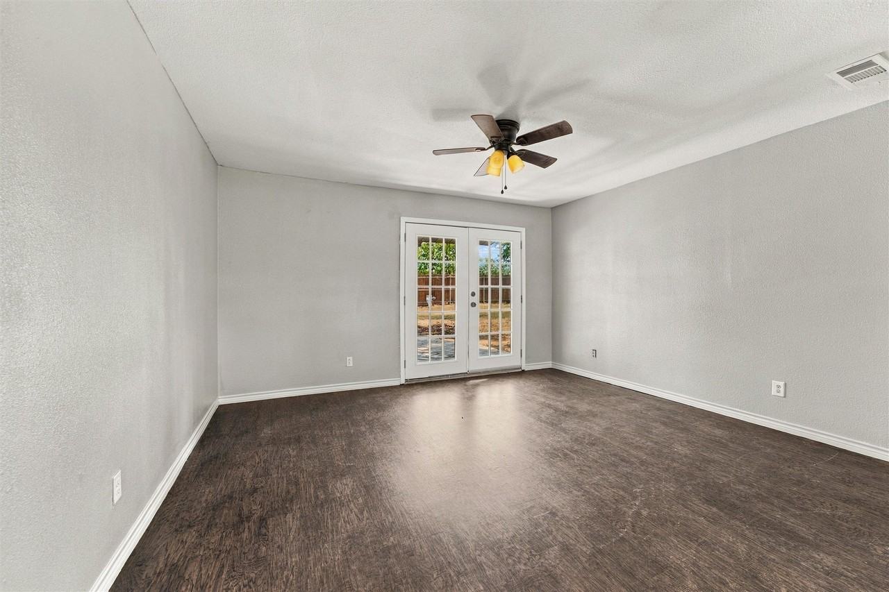 208 N Hickory St - Photo 7 of 18