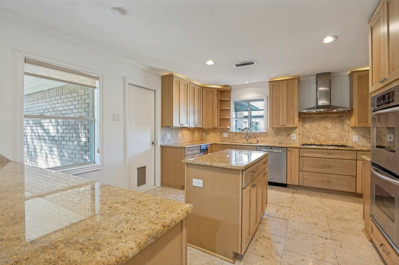 3866 Medallion Ln - Photo 6 of 20