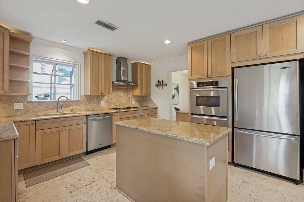 3866 Medallion Ln - Photo 7 of 20